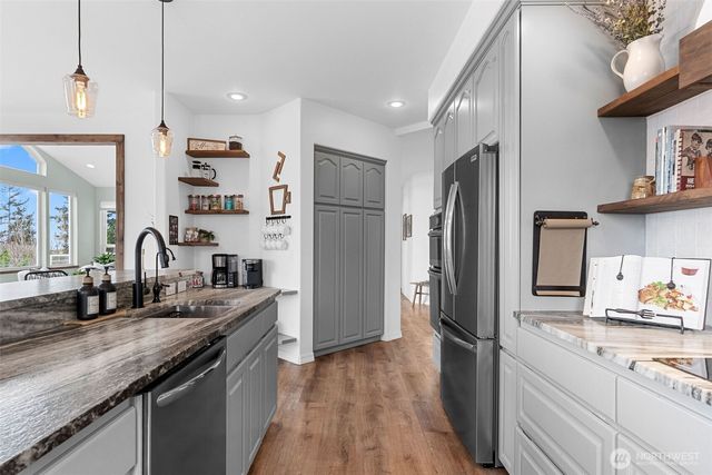 2411 SW Freund Street, Oak Harbor, WA 98277