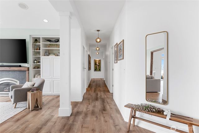 2411 SW Freund Street, Oak Harbor, WA 98277