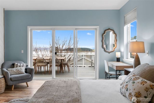 2411 SW Freund Street, Oak Harbor, WA 98277