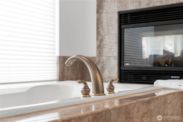 2411 SW Freund Street, Oak Harbor, WA 98277