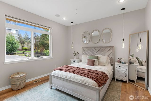 2411 SW Freund Street, Oak Harbor, WA 98277