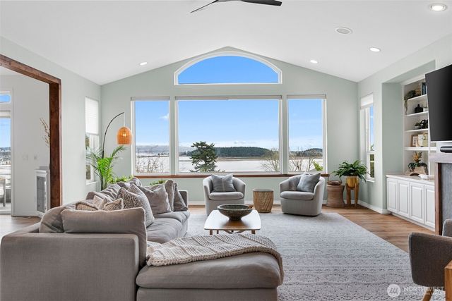 2411 SW Freund Street, Oak Harbor, WA 98277