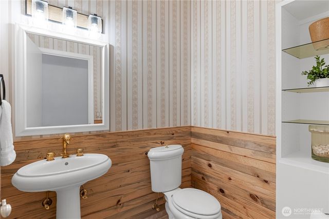 2411 SW Freund Street, Oak Harbor, WA 98277