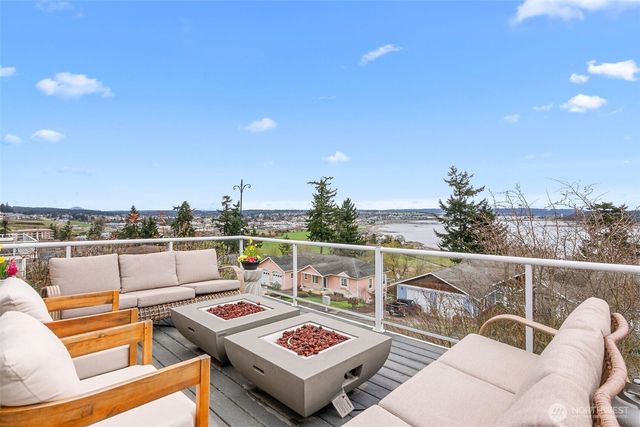 2411 SW Freund Street, Oak Harbor, WA 98277