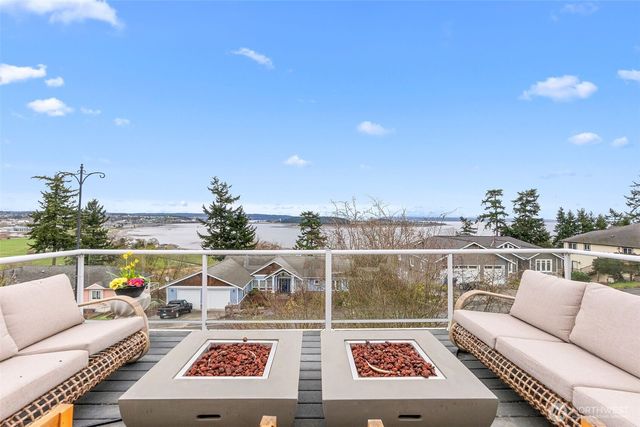 2411 SW Freund Street, Oak Harbor, WA 98277