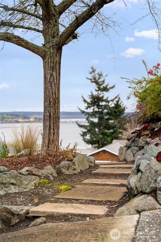 2411 SW Freund Street, Oak Harbor, WA 98277