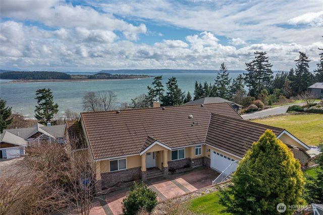 2411 SW Freund Street, Oak Harbor, WA 98277