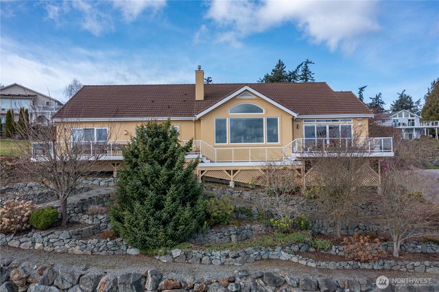 2411 SW Freund Street, Oak Harbor, WA 98277