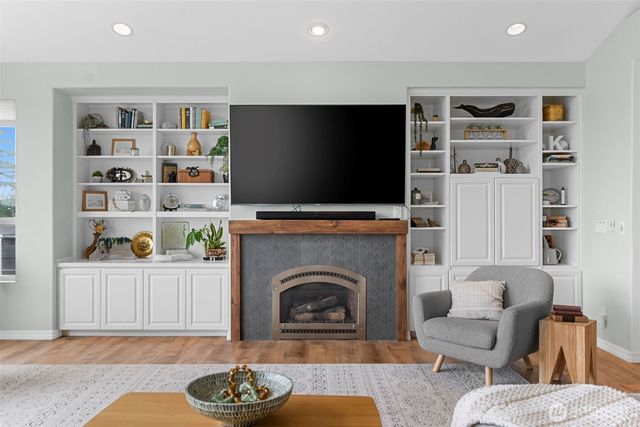 2411 SW Freund Street, Oak Harbor, WA 98277