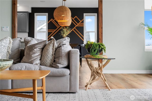 2411 SW Freund Street, Oak Harbor, WA 98277