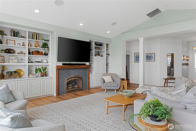 2411 SW Freund Street, Oak Harbor, WA 98277