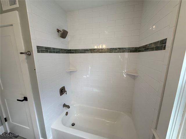 2185 Rexwood Road, Cleveland Heights, OH 44118