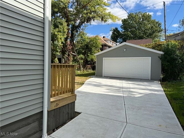 2185 Rexwood Road, Cleveland Heights, OH 44118