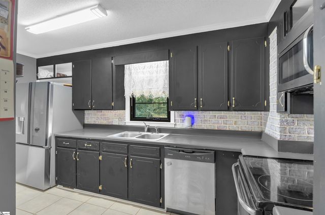 202 Hazelwood Avenue, Anderson, SC 29626