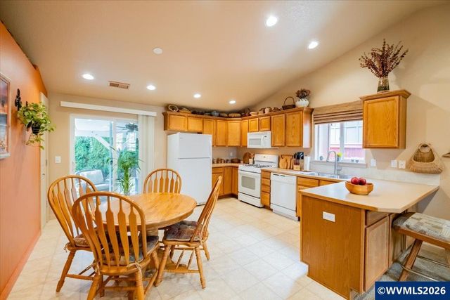 3802 Somerset Dr NE, Albany, OR 97322