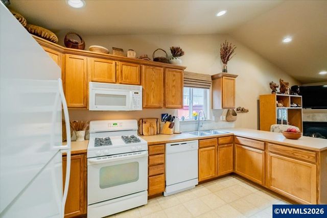 3802 Somerset Dr NE, Albany, OR 97322