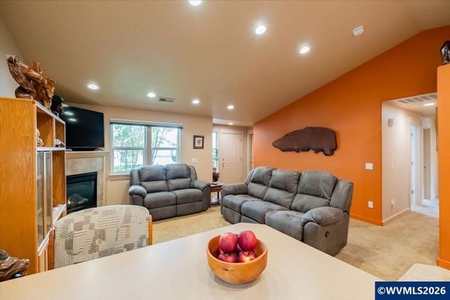 3802 Somerset Dr NE, Albany, OR 97322