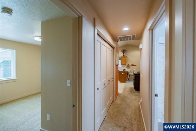 3802 Somerset Dr NE, Albany, OR 97322