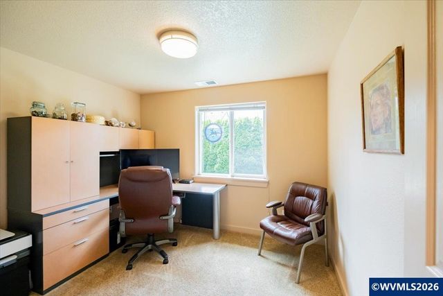 3802 Somerset Dr NE, Albany, OR 97322