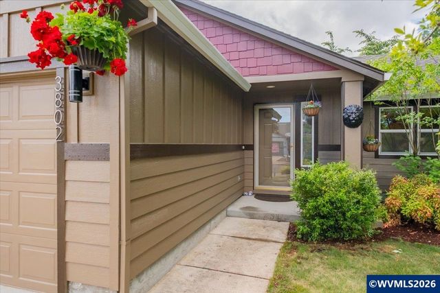 3802 Somerset Dr NE, Albany, OR 97322