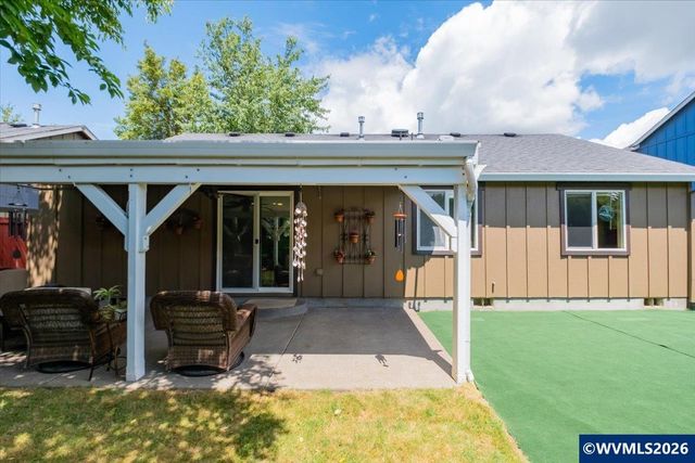 3802 Somerset Dr NE, Albany, OR 97322