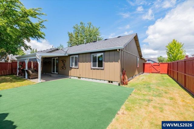 3802 Somerset Dr NE, Albany, OR 97322