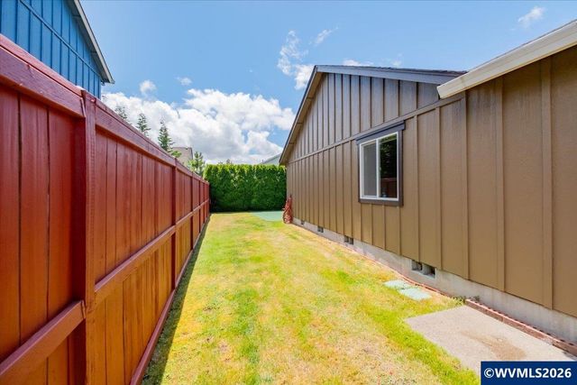 3802 Somerset Dr NE, Albany, OR 97322