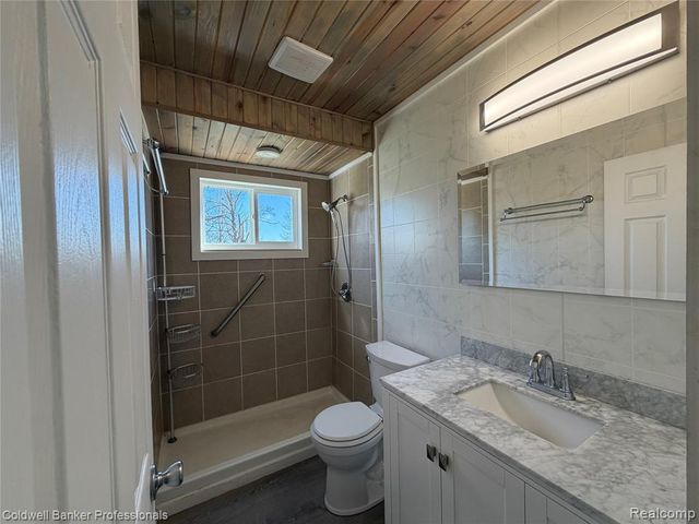 152 Crooked Limb Drive, Lapeer, MI 48446