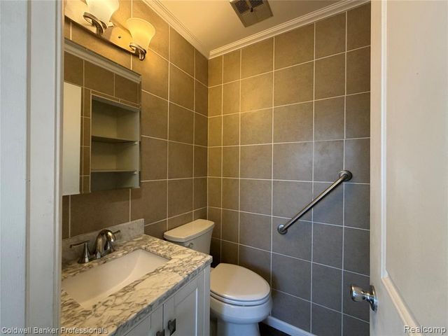 152 Crooked Limb Drive, Lapeer, MI 48446