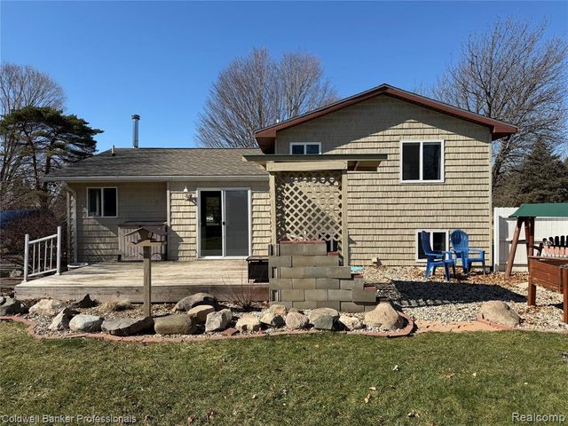 152 Crooked Limb Drive, Lapeer, MI 48446