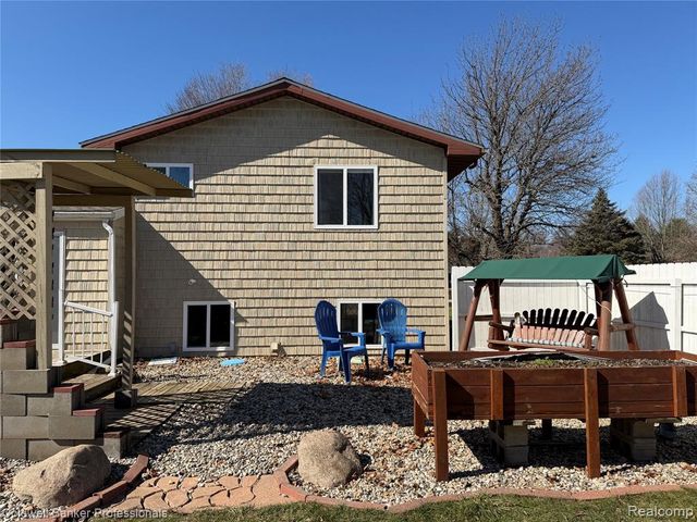 152 Crooked Limb Drive, Lapeer, MI 48446