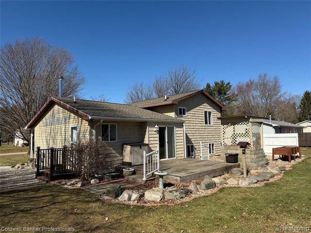 152 Crooked Limb Drive, Lapeer, MI 48446