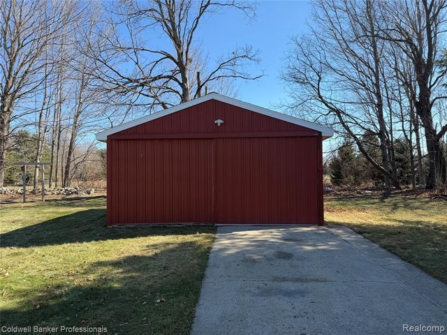 152 Crooked Limb Drive, Lapeer, MI 48446