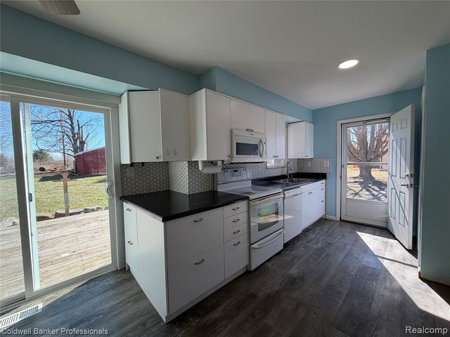 152 Crooked Limb Drive, Lapeer, MI 48446