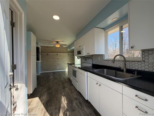 152 Crooked Limb Drive, Lapeer, MI 48446