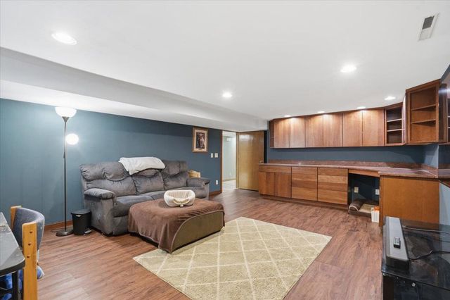418 Oakridge Drive, Portage, WI 53901