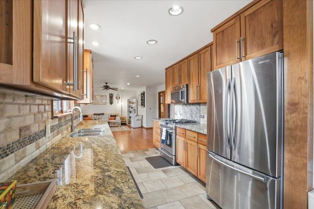 418 Oakridge Drive, Portage, WI 53901