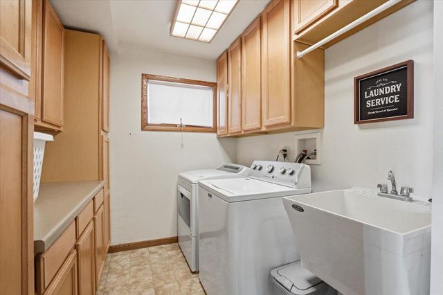 418 Oakridge Drive, Portage, WI 53901