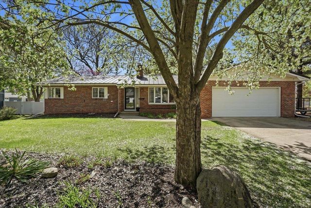418 Oakridge Drive, Portage, WI 53901