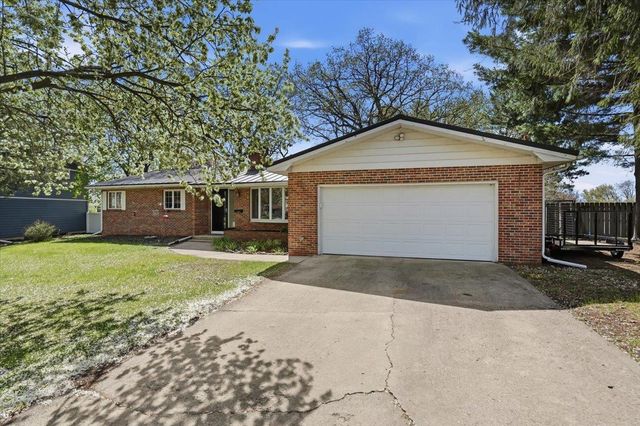 418 Oakridge Drive, Portage, WI 53901