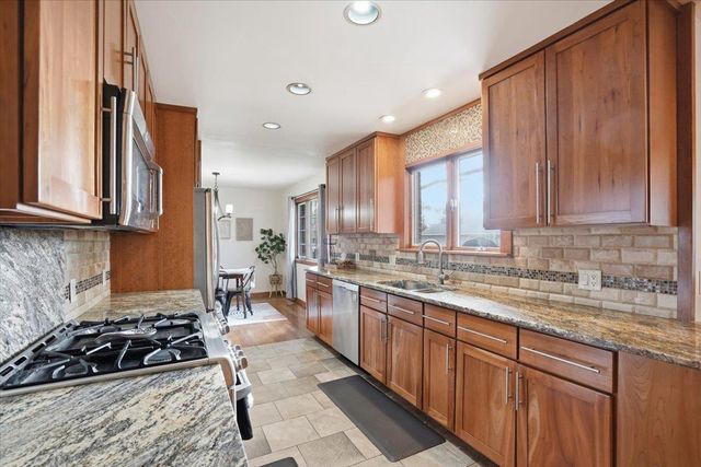418 Oakridge Drive, Portage, WI 53901