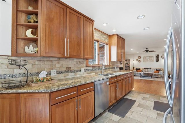 418 Oakridge Drive, Portage, WI 53901