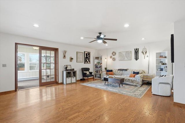 418 Oakridge Drive, Portage, WI 53901