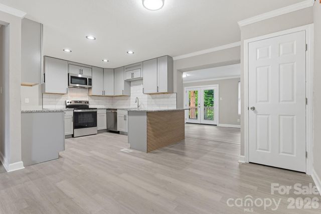 810 Echo Glen Road, Charlotte, NC 28213
