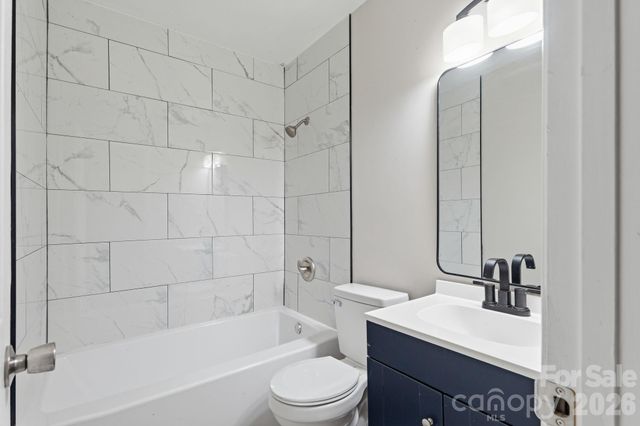 810 Echo Glen Road, Charlotte, NC 28213