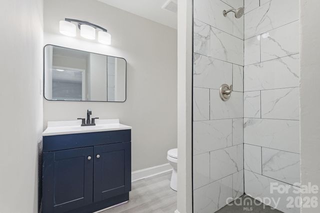 810 Echo Glen Road, Charlotte, NC 28213