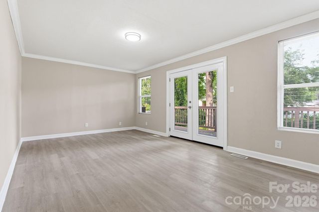 810 Echo Glen Road, Charlotte, NC 28213
