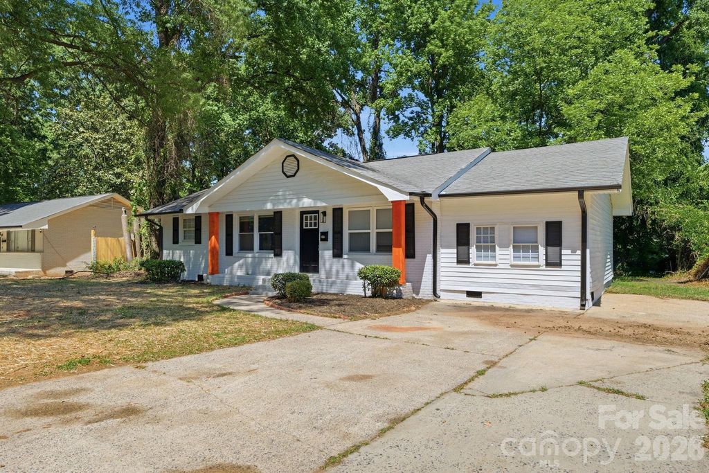 810 Echo Glen Road, Charlotte, NC 28213