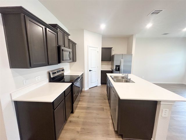 935 Keystone Court, Ferris, TX 75125