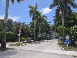 496 NW 165th St Rd D-214, Miami, FL 33169